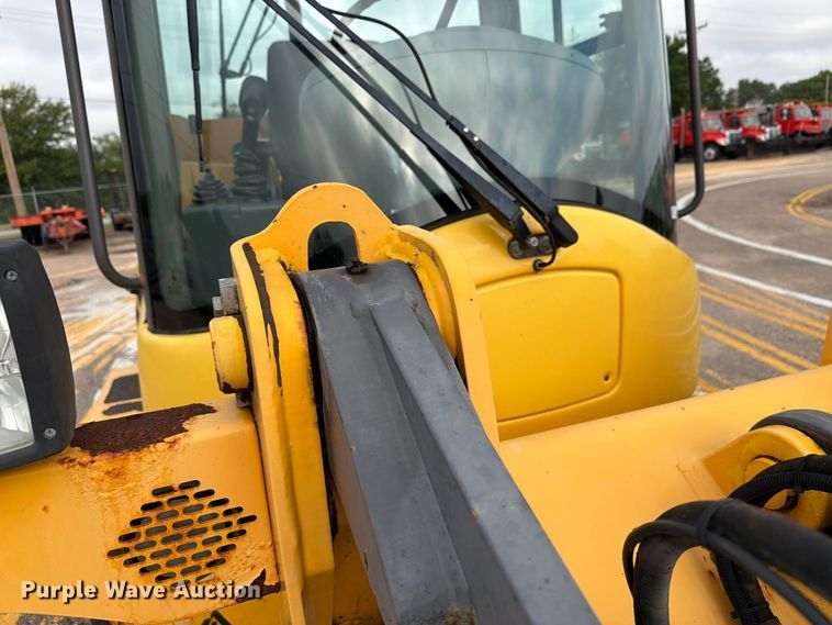 image for item DY3312 2004 Volvo L30B 