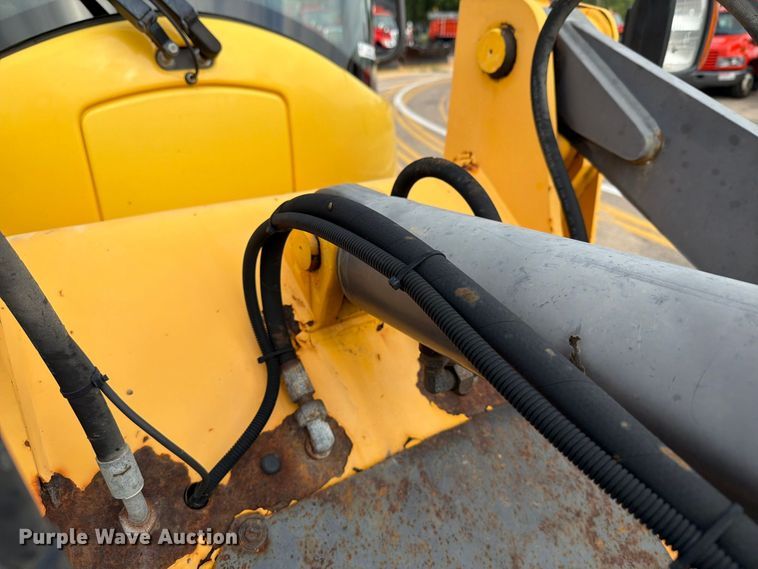 image for item DY3312 2004 Volvo L30B 