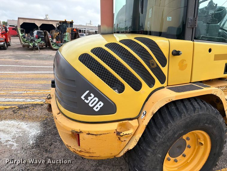 image for item DY3312 2004 Volvo L30B 