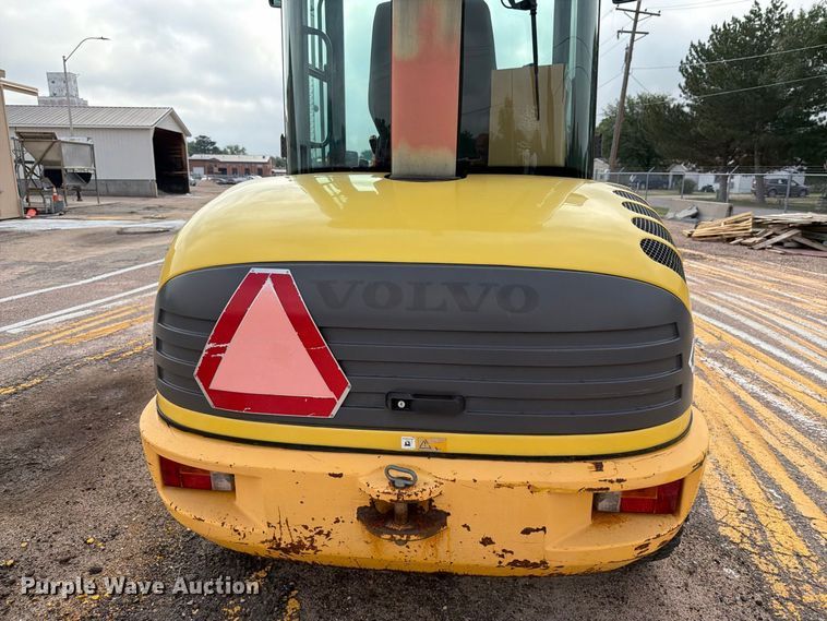 image for item DY3312 2004 Volvo L30B 