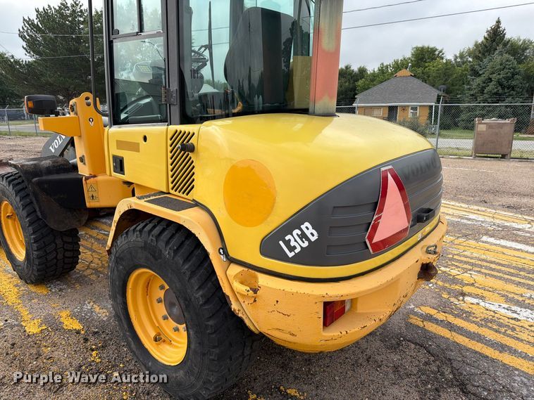 image for item DY3312 2004 Volvo L30B 
