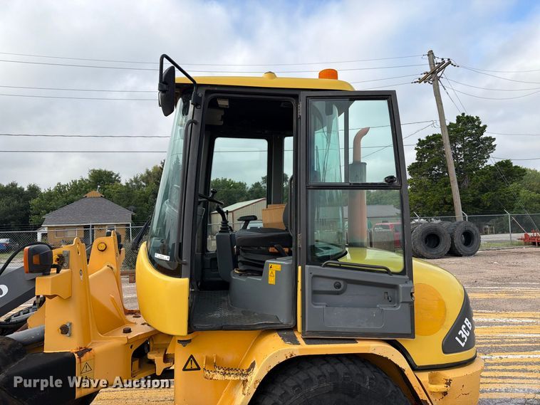 image for item DY3312 2004 Volvo L30B 