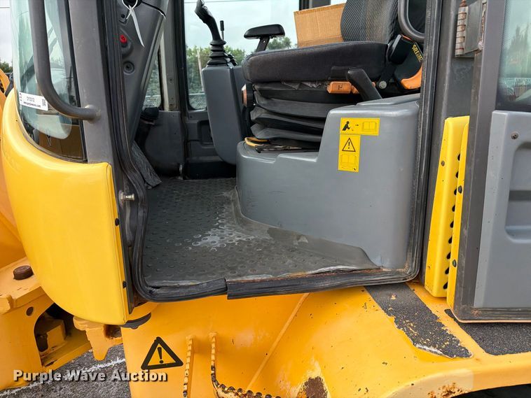 image for item DY3312 2004 Volvo L30B 