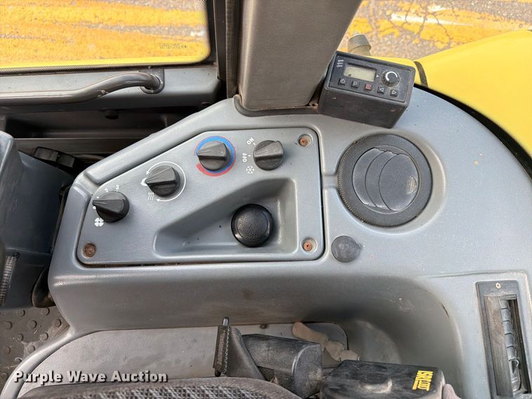 image for item DY3312 2004 Volvo L30B 