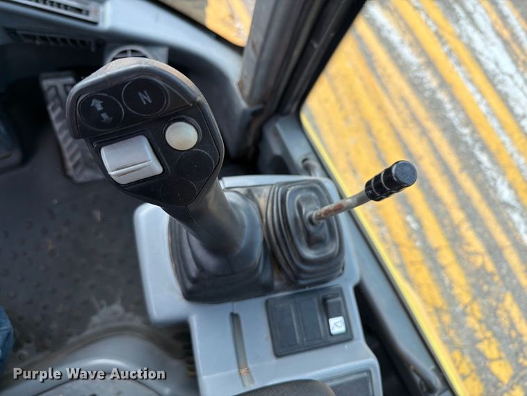 image for item DY3312 2004 Volvo L30B 