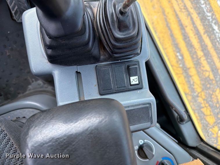 image for item DY3312 2004 Volvo L30B 