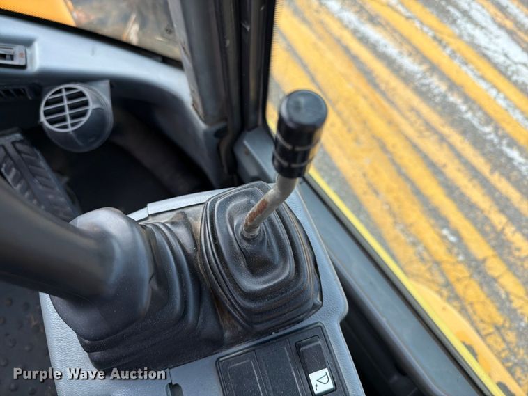 image for item DY3312 2004 Volvo L30B 
