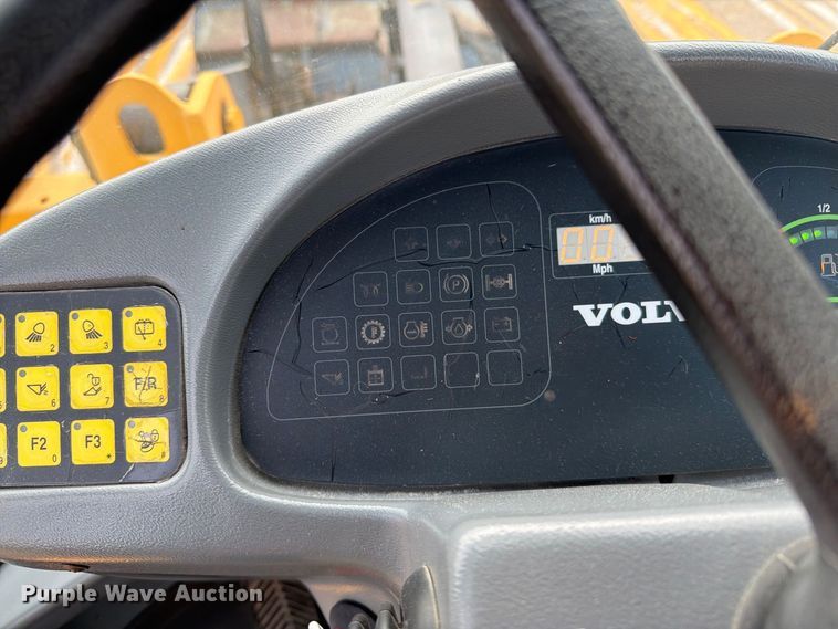 image for item DY3312 2004 Volvo L30B 