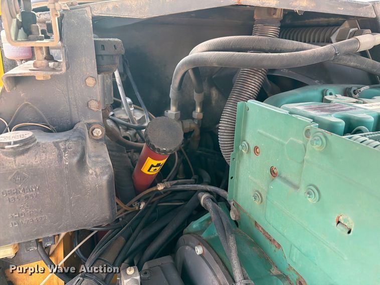 image for item DY3312 2004 Volvo L30B 