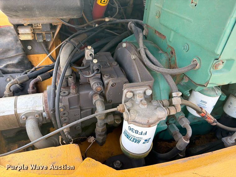 image for item DY3312 2004 Volvo L30B 