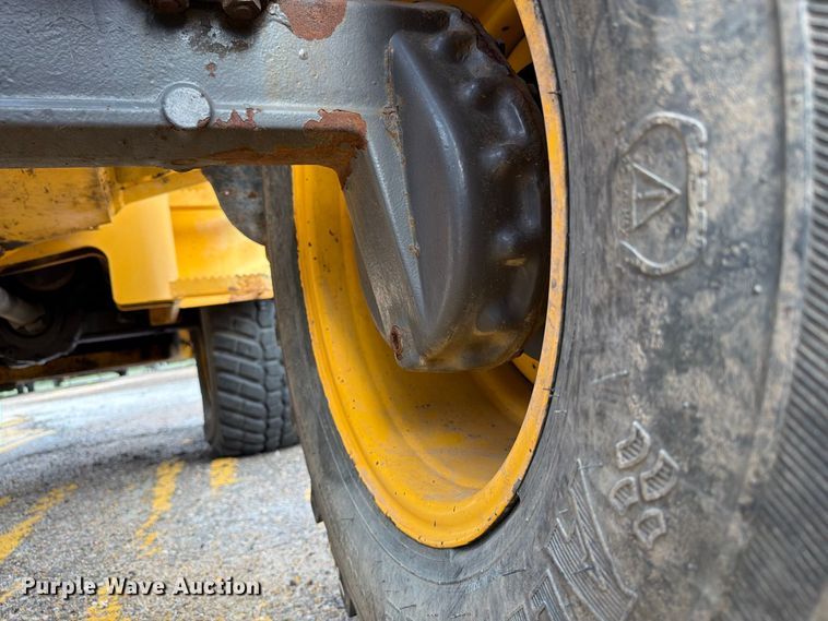 image for item DY3312 2004 Volvo L30B 