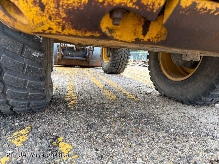 image for item DY3312 2004 Volvo L30B 