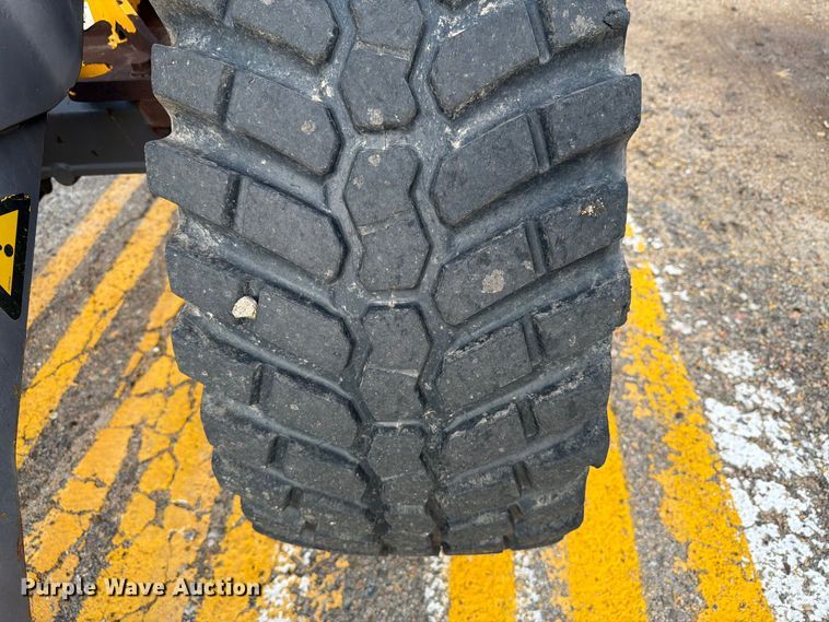 image for item DY3312 2004 Volvo L30B 