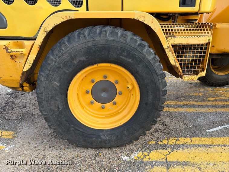 image for item DY3312 2004 Volvo L30B 