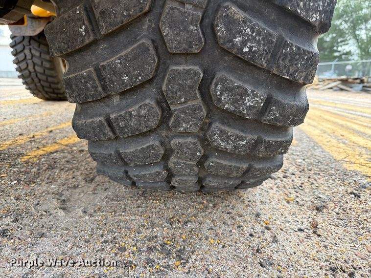 image for item DY3312 2004 Volvo L30B 