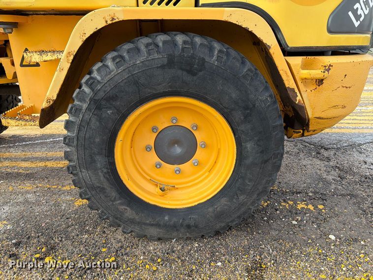 image for item DY3312 2004 Volvo L30B 