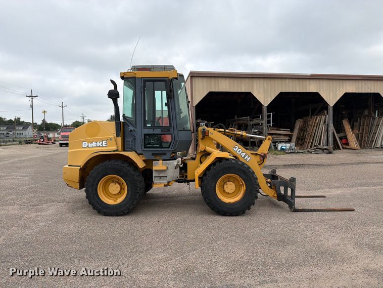 image for item DY3313 2003 John Deere 304H wheel loader