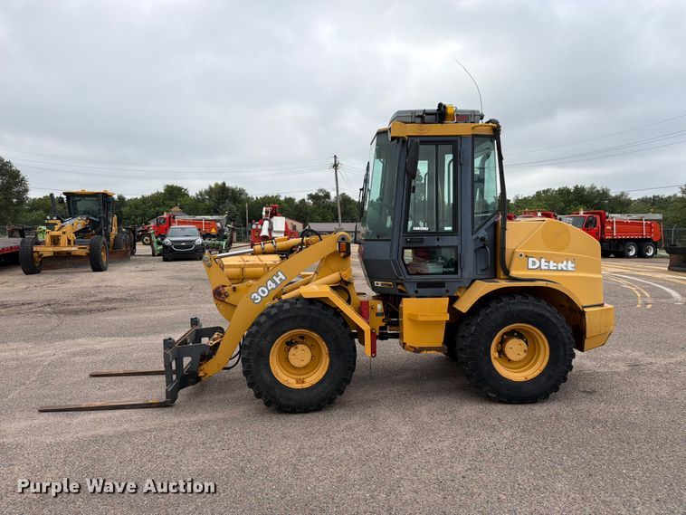 image for item DY3313 2003 John Deere 304H wheel loader