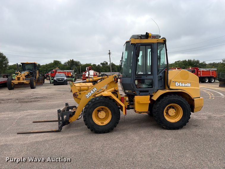 image for item DY3313 2003 John Deere 304H wheel loader