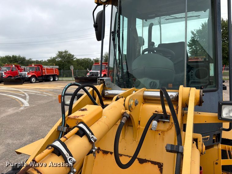 image for item DY3313 2003 John Deere 304H wheel loader