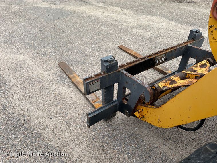 image for item DY3313 2003 John Deere 304H wheel loader