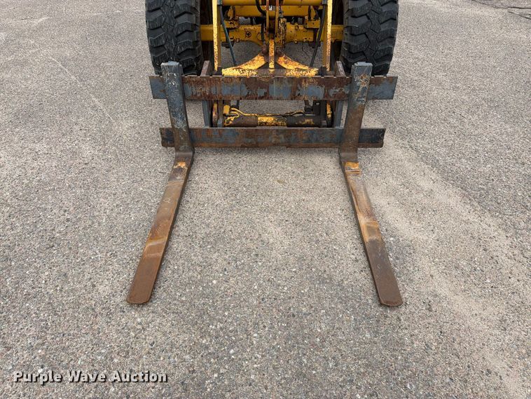 image for item DY3313 2003 John Deere 304H wheel loader