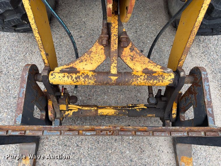 image for item DY3313 2003 John Deere 304H wheel loader