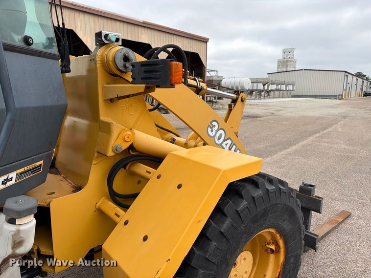 image for item DY3313 2003 John Deere 304H wheel loader