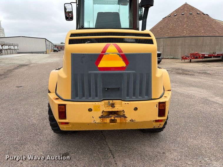 image for item DY3313 2003 John Deere 304H wheel loader
