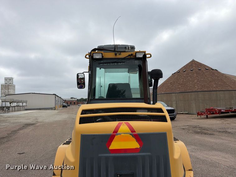 image for item DY3313 2003 John Deere 304H wheel loader