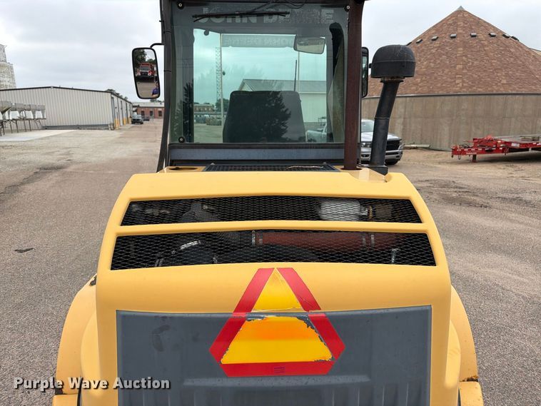 image for item DY3313 2003 John Deere 304H wheel loader