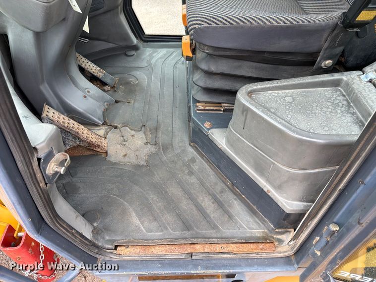 image for item DY3313 2003 John Deere 304H wheel loader