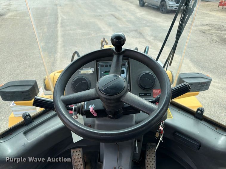 image for item DY3313 2003 John Deere 304H wheel loader