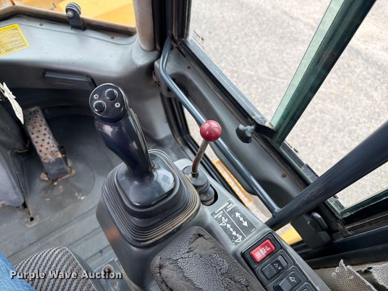 image for item DY3313 2003 John Deere 304H wheel loader