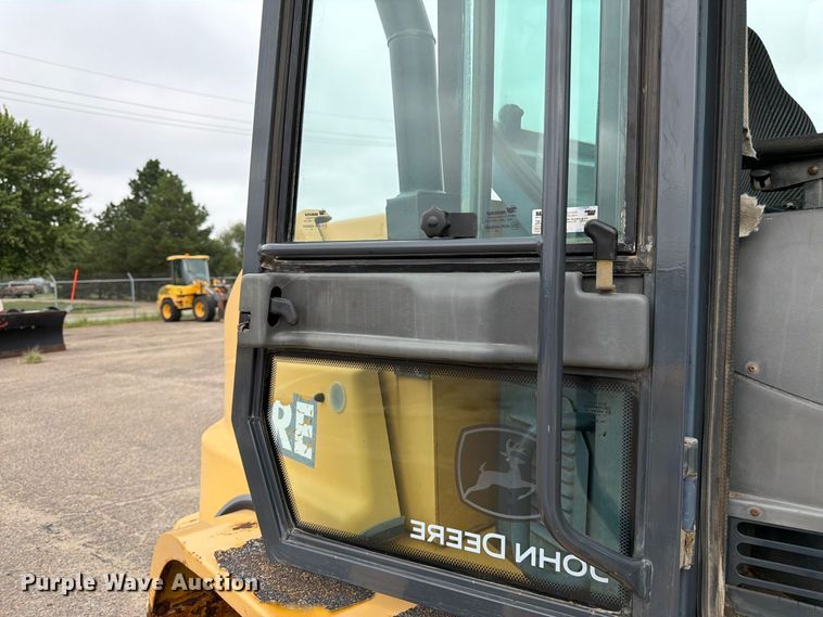 image for item DY3313 2003 John Deere 304H wheel loader