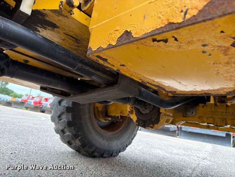 image for item DY3313 2003 John Deere 304H wheel loader