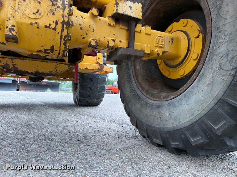 image for item DY3313 2003 John Deere 304H wheel loader