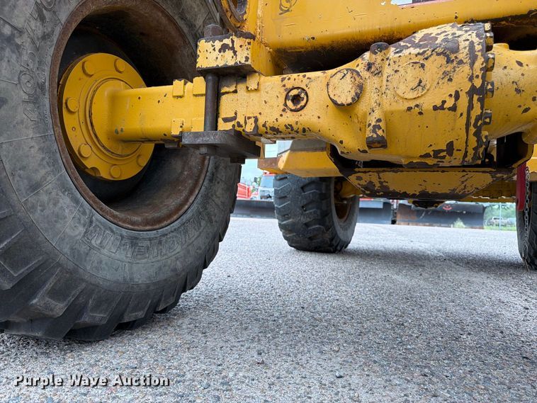 image for item DY3313 2003 John Deere 304H wheel loader