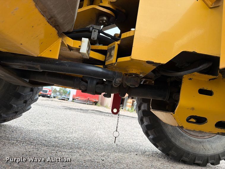 image for item DY3313 2003 John Deere 304H wheel loader