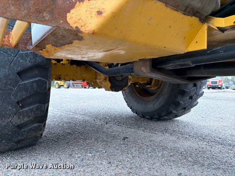 image for item DY3313 2003 John Deere 304H wheel loader