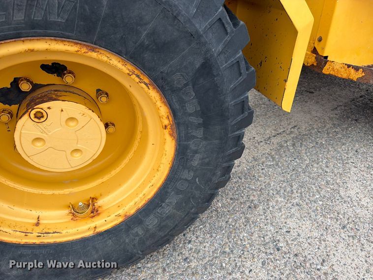 image for item DY3313 2003 John Deere 304H wheel loader