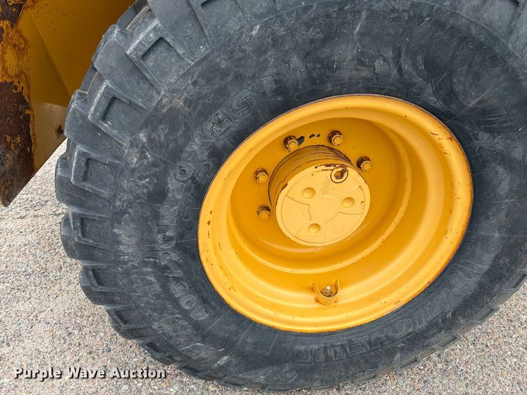 image for item DY3313 2003 John Deere 304H wheel loader
