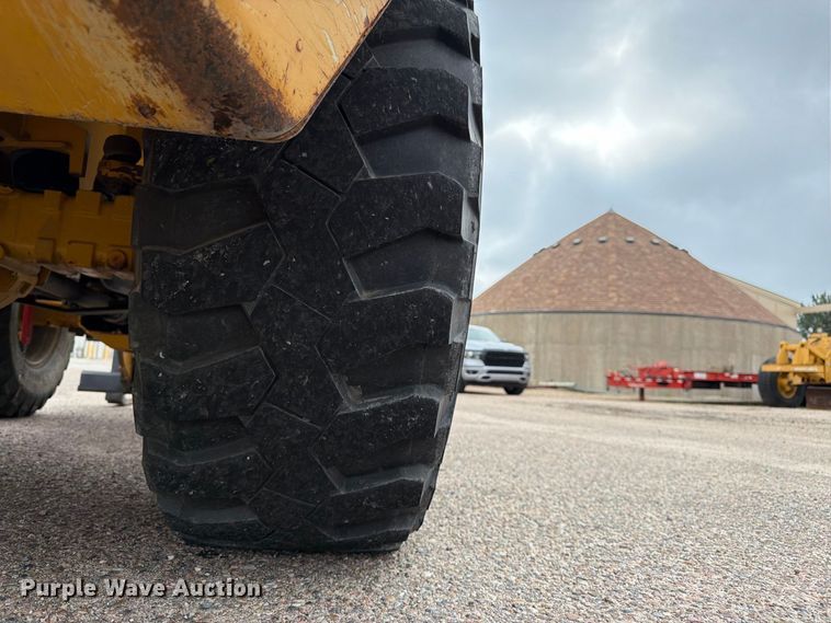 image for item DY3313 2003 John Deere 304H wheel loader
