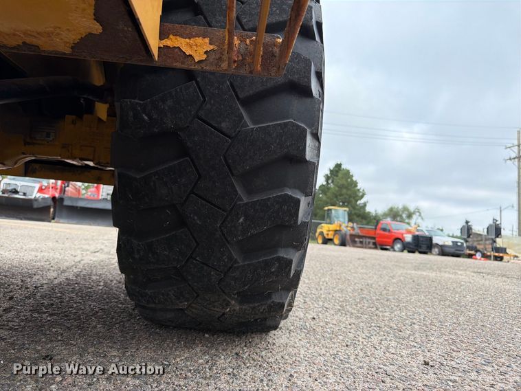 image for item DY3313 2003 John Deere 304H wheel loader