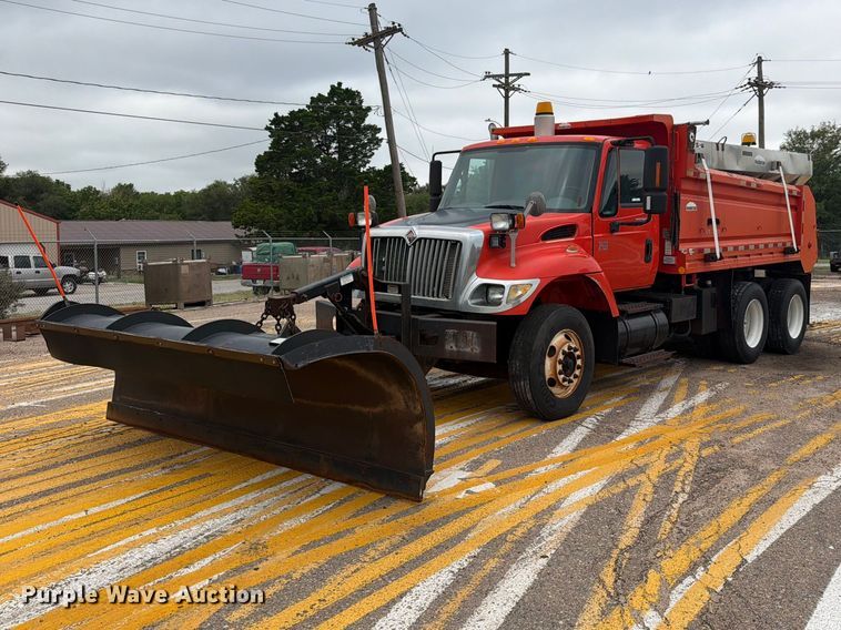 2005 International 7400 dump truck