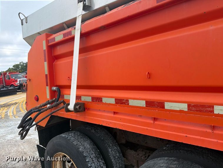 image for item DY3314 2005 International 7400 dump truck