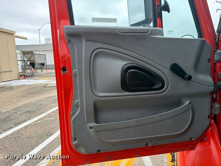 image for item DY3314 2005 International 7400 dump truck