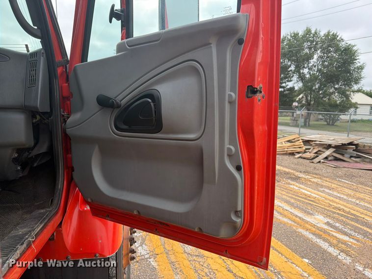 image for item DY3314 2005 International 7400 dump truck