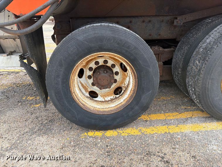 image for item DY3314 2005 International 7400 dump truck