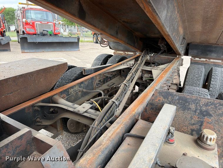 image for item DY3315 2007 International 7400 dump truck